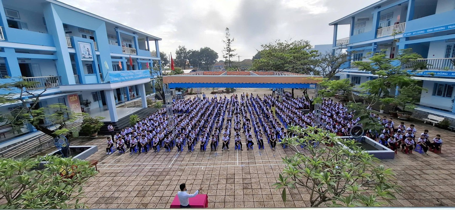 LỄ CHÀO CỜ ĐẦU TUẦN 6: ẤM ÁP TÌNH NGƯỜI, LAN TỎA YÊU THƯƠNG