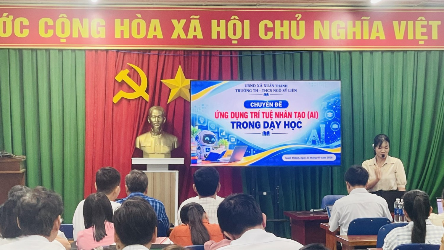 TẬP HUẤN ỨNG DỤNG AI TRONG DẠY HỌC, THÚC ĐẨY CHUYỂN ĐỔI SỐ
